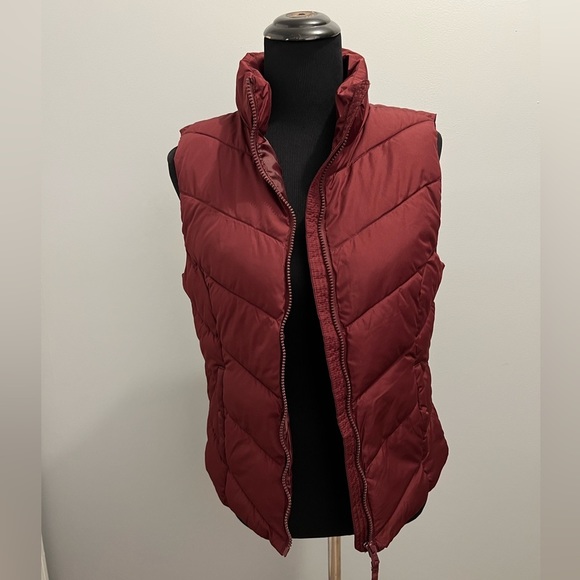 AEROPOSTALE Burgundy Vest Made With Recycled Down Alternative Material Size M - Picture 2 of 5